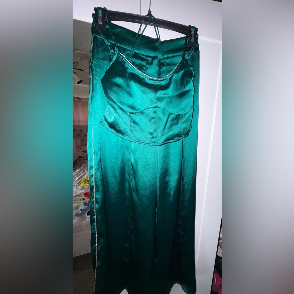 Elegant Christmas Green Satin pants and top 2 piece set